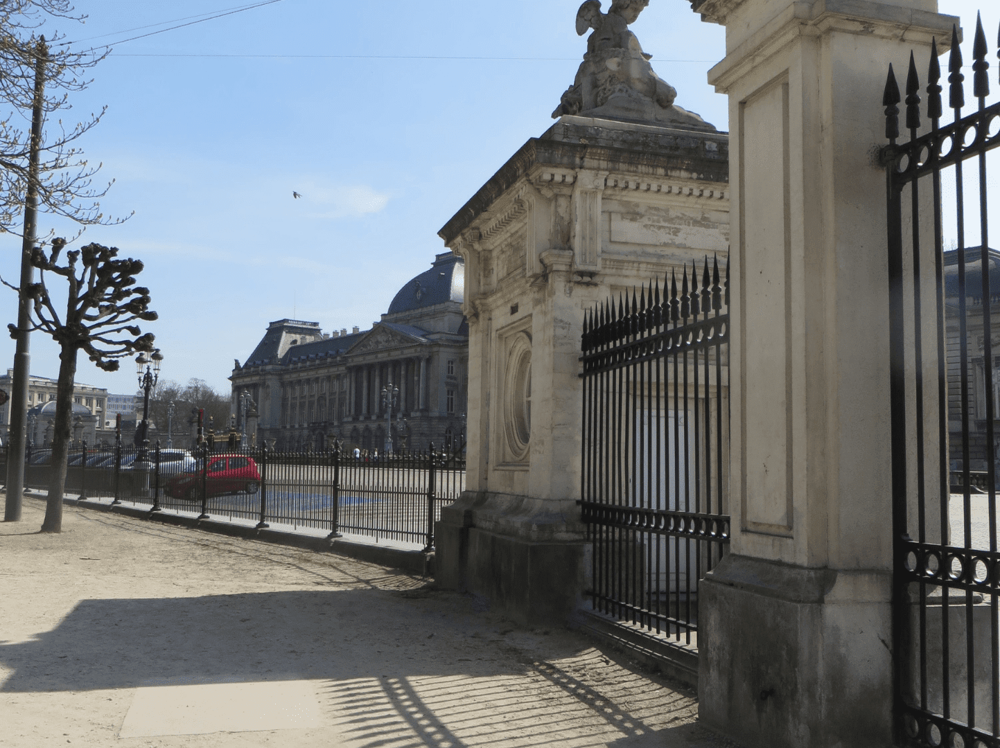 Brussel – Plaatsen hekwerk De Warande